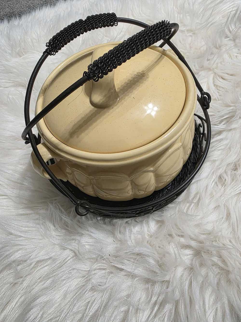 Celebrating Home Bean Pot with Iron Basket